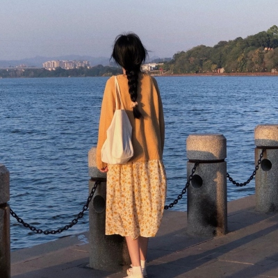 qq女生头像真人背影高清图片