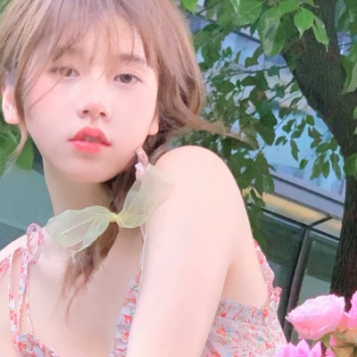 微信女生头像个性简约干净清新真人图片