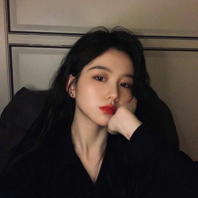 微信头像真人女冷酷霸气图片