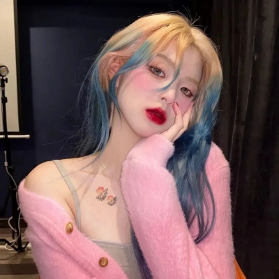 真人女生高级感爆棚的微信头像图片