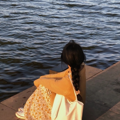 qq女生头像真人背影高清图片