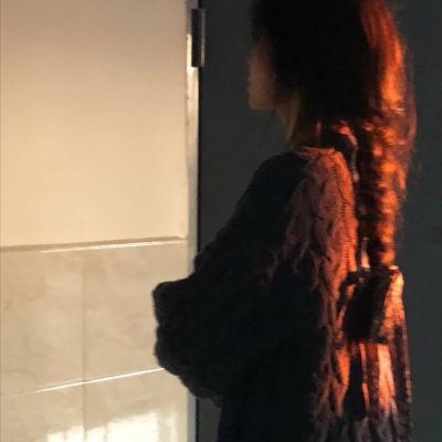 qq女生头像真人背影高清图片