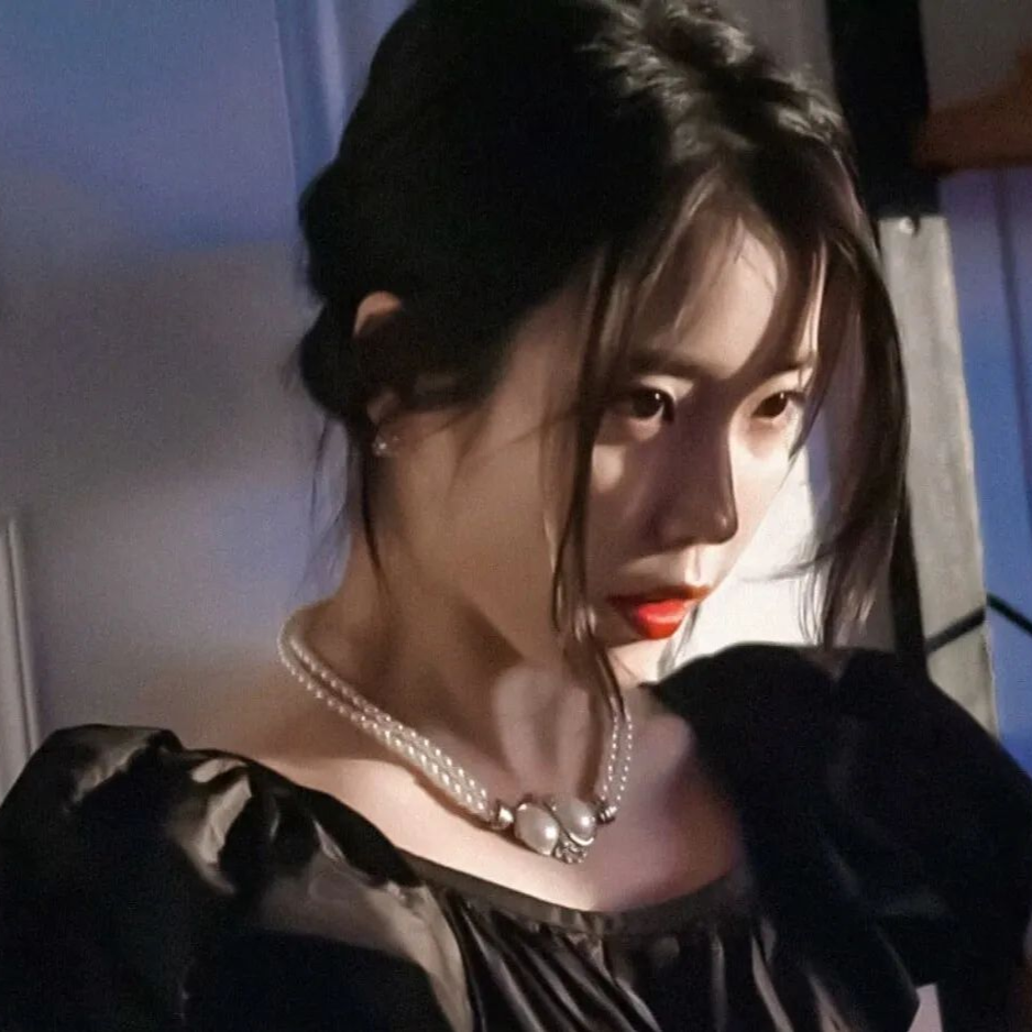 微信头像真人女冷酷霸气图片