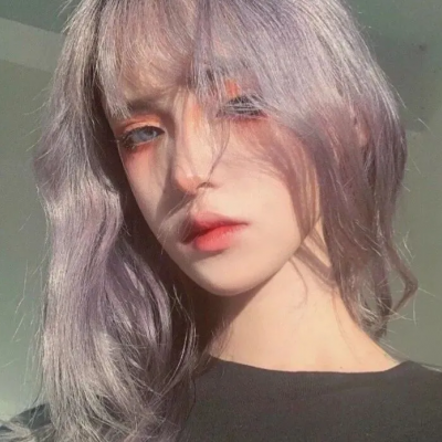 真人女生高级感爆棚的微信头像图片