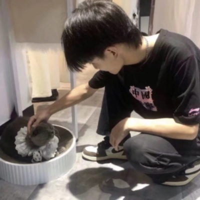 高冷野王头像