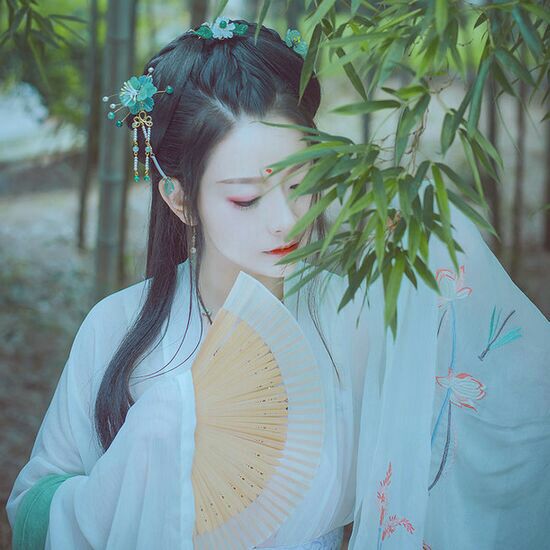 温柔干净且惊艳的头像女