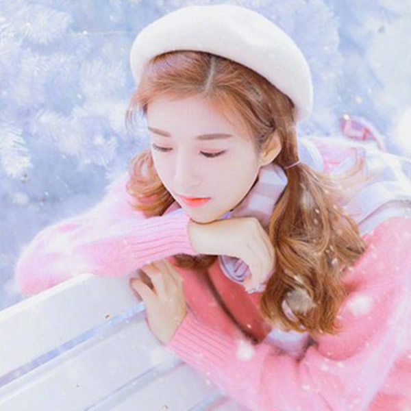 2025最火女生头像图片