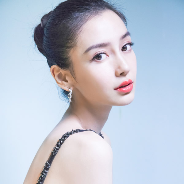 2025最火女生头像图片