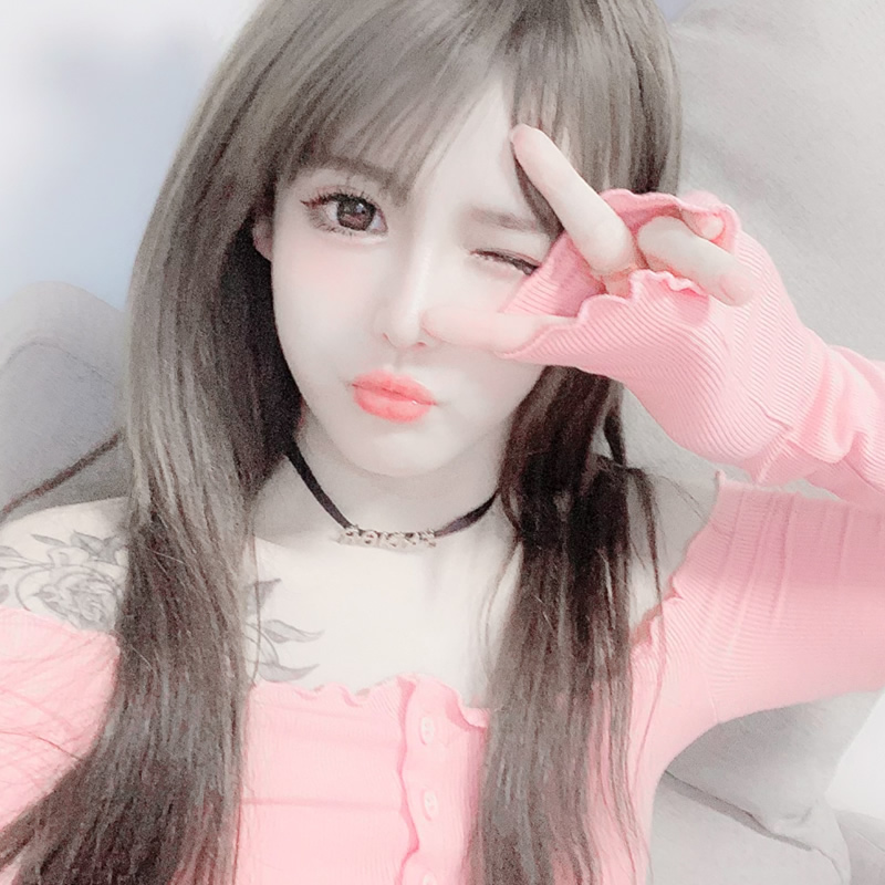 2025甜美女人微信头像图片