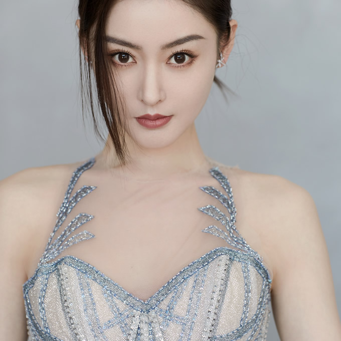 qq头像女部位胸前高清图片