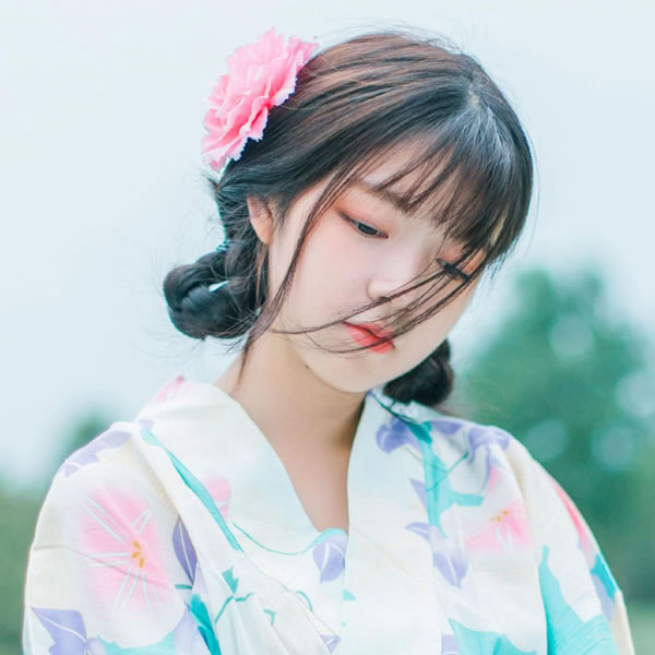 2025最火女生头像图片