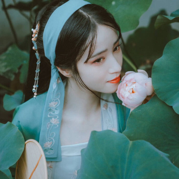 温柔干净且惊艳的头像女