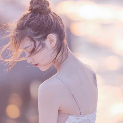 唯美真人女头像背影