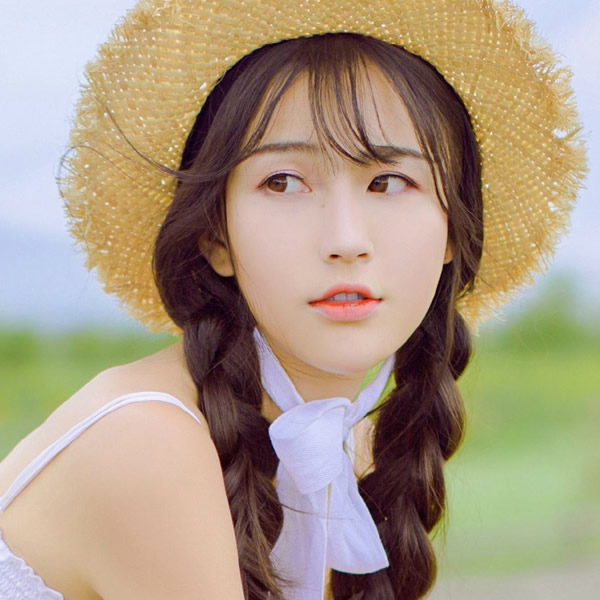 2025最火女生头像图片
