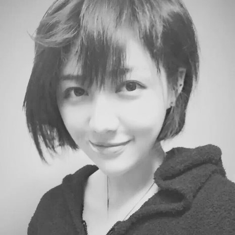 2025最火女生头像图片