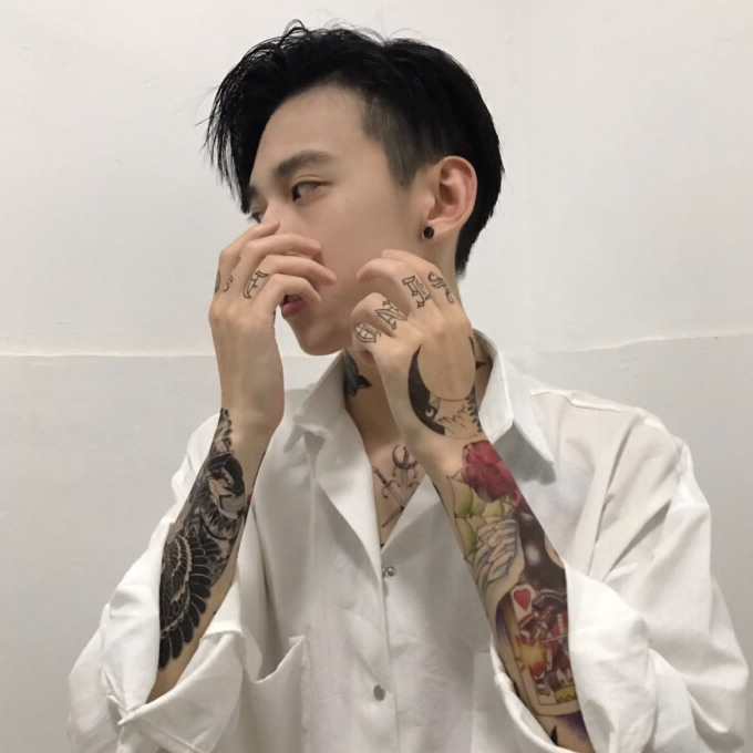 男生头像冷酷帅气侧脸