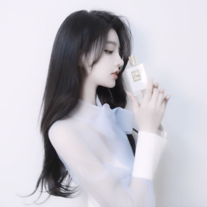 2025微信头像女生简单大方图片