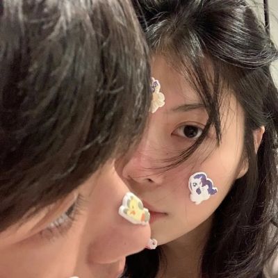 好看的不易撞真人双人情侣头像图片