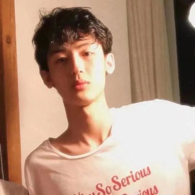 2025一左一右低调单人情侣头像图片
