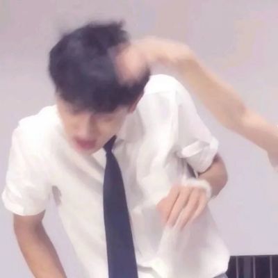 qq情头情侣双人真人两张