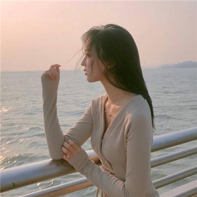 2025低调情侣头像一男一女分开两张真人