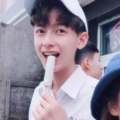 微信情侣头像一人一张真人单张图片