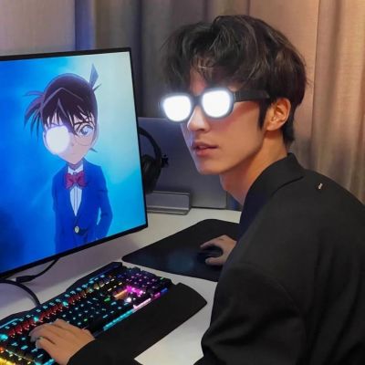 2025最火男生头像高冷