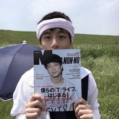 2025最火男生头像高冷