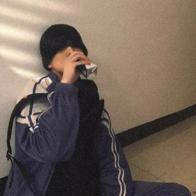 2025最火男生头像高冷