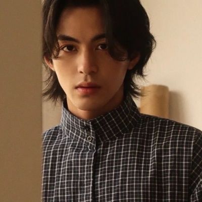 2025最火男生头像高冷