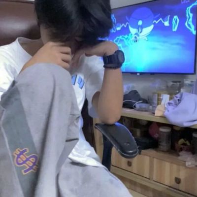 2025超稀有头像图片男生霸气冷酷