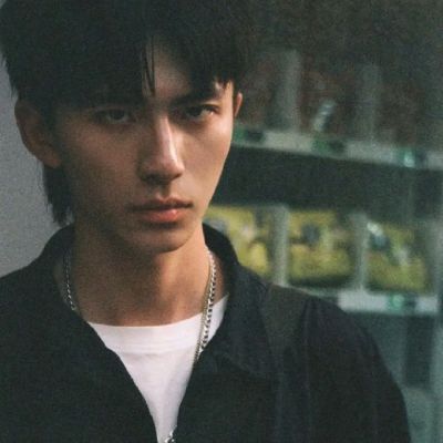 2025最火男生头像高冷