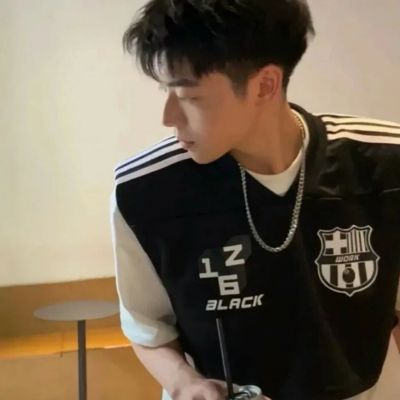 2025最潮头像男，成熟稳重的男人