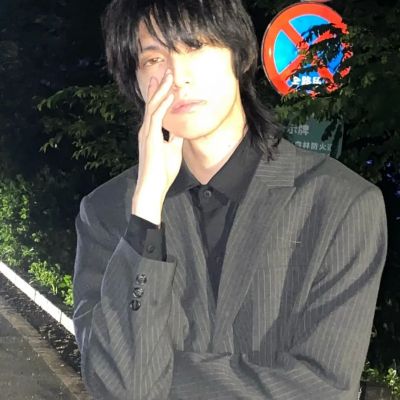 2025最火男生头像高冷