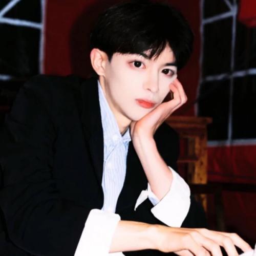 2025潮流真人微信男生头像