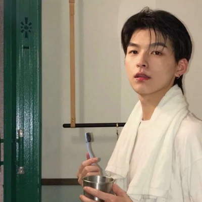 2025帅气男头像冷酷真人