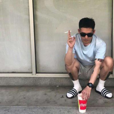 2025帅气好看男生戴墨镜头像 霸气超拽有没有人喜欢