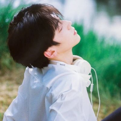 2025头像男干净帅气
