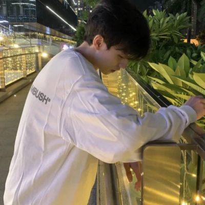 2025头像男干净帅气