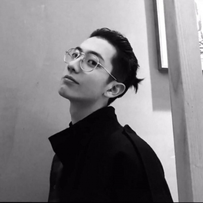 2025干净阳光的男生头像