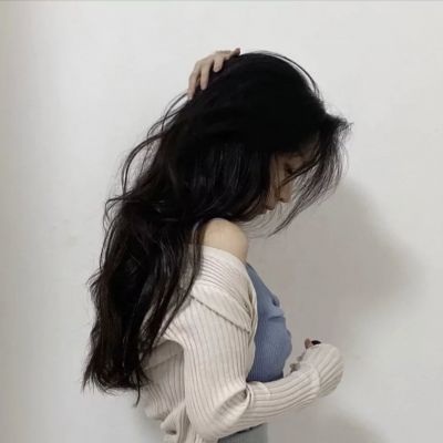 2025女生背影真人高质感ins风头像图片