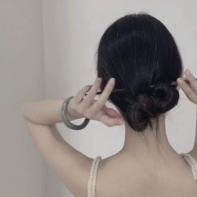 2025女生背影真人高质感ins风头像图片
