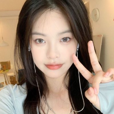 2025独一无二头像唯美小众女生头像真人