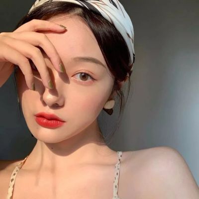 ins恩典女生头像