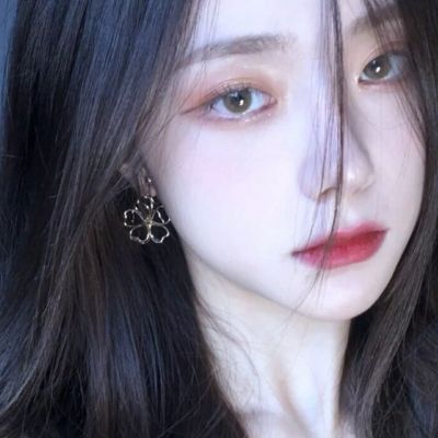 ins恩典女生头像