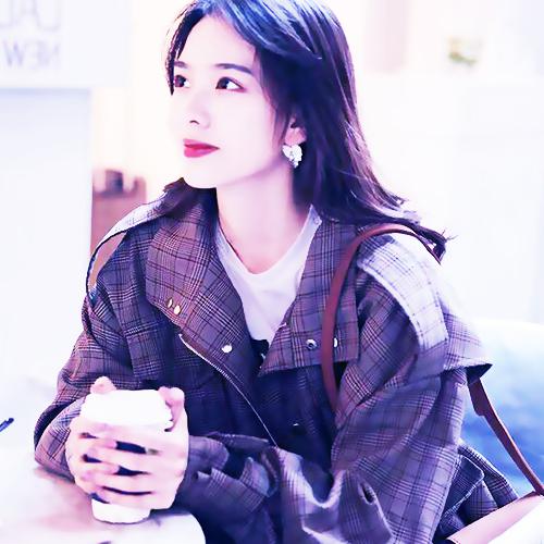 2025漂亮时尚美女头像图片