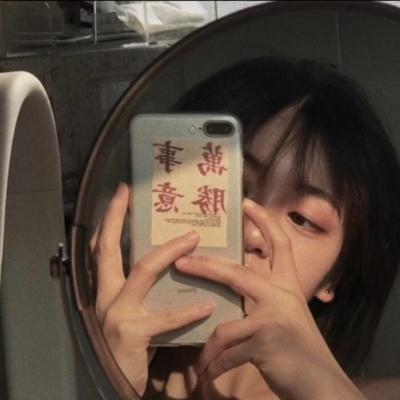 手机控女生头像可爱