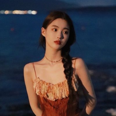 ins恩典女生头像