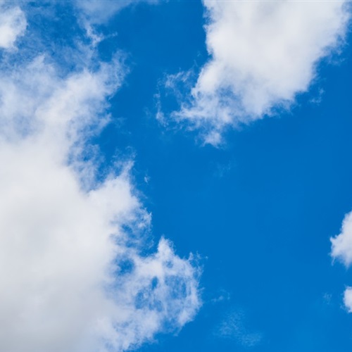 简约蓝天白云风景微信头像