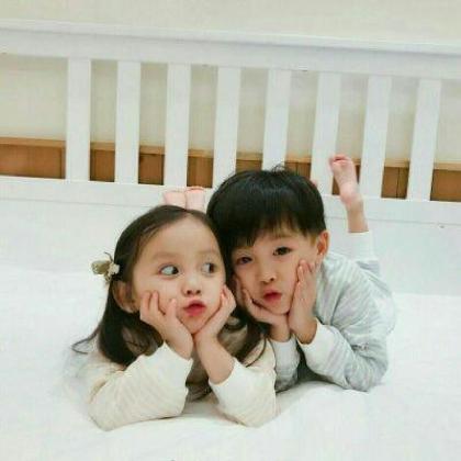2025呆萌小孩情侣头像一对一左一右